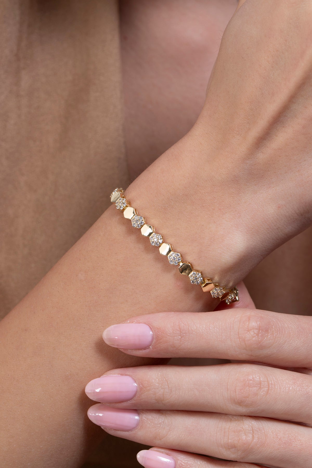 Kadın Zirkon Taşlı Petek Model 14K Gold Kaplama Bileklik