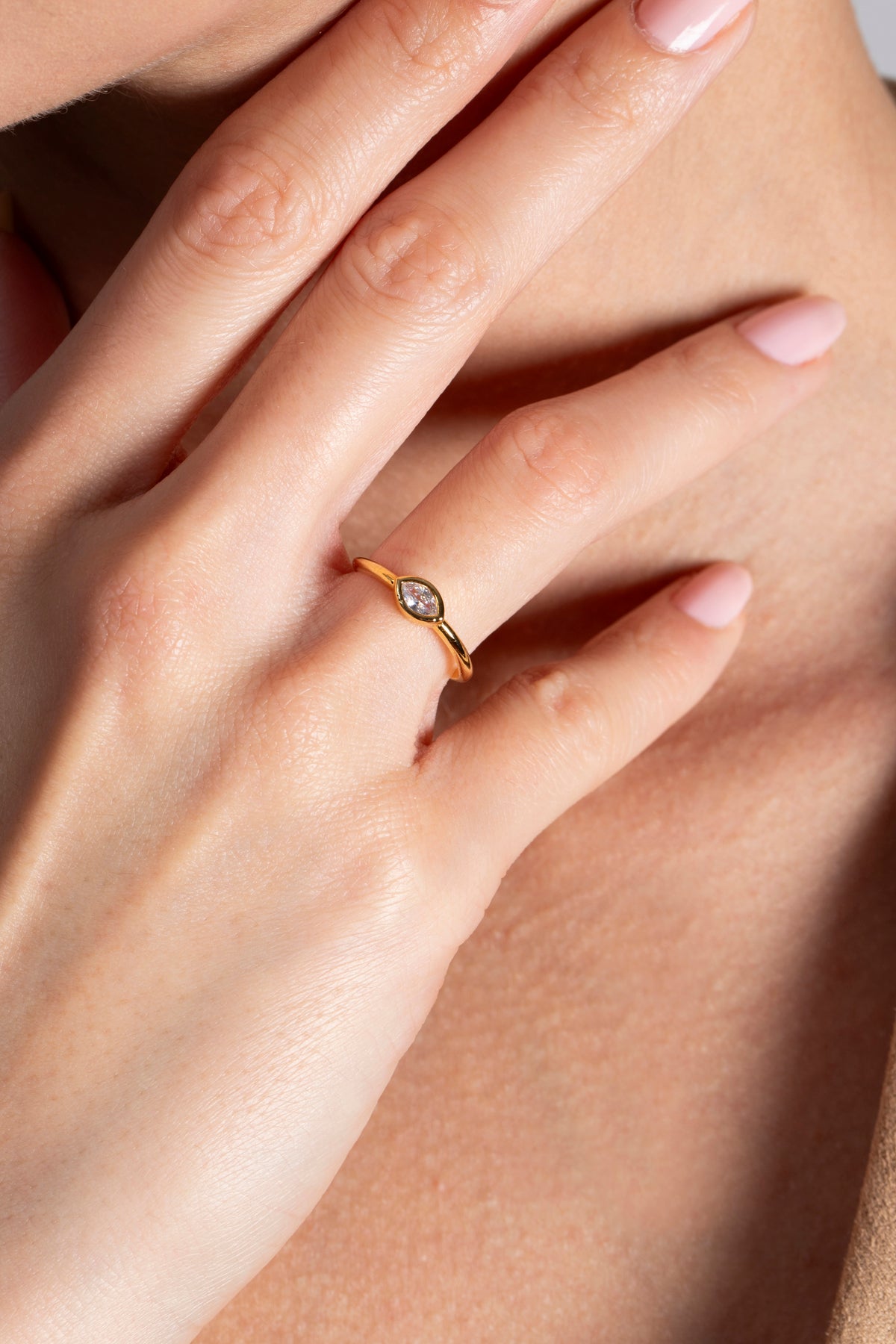 Minimal Ayarlanabilir Oval Zirkon Taşlı Gold Yüzük