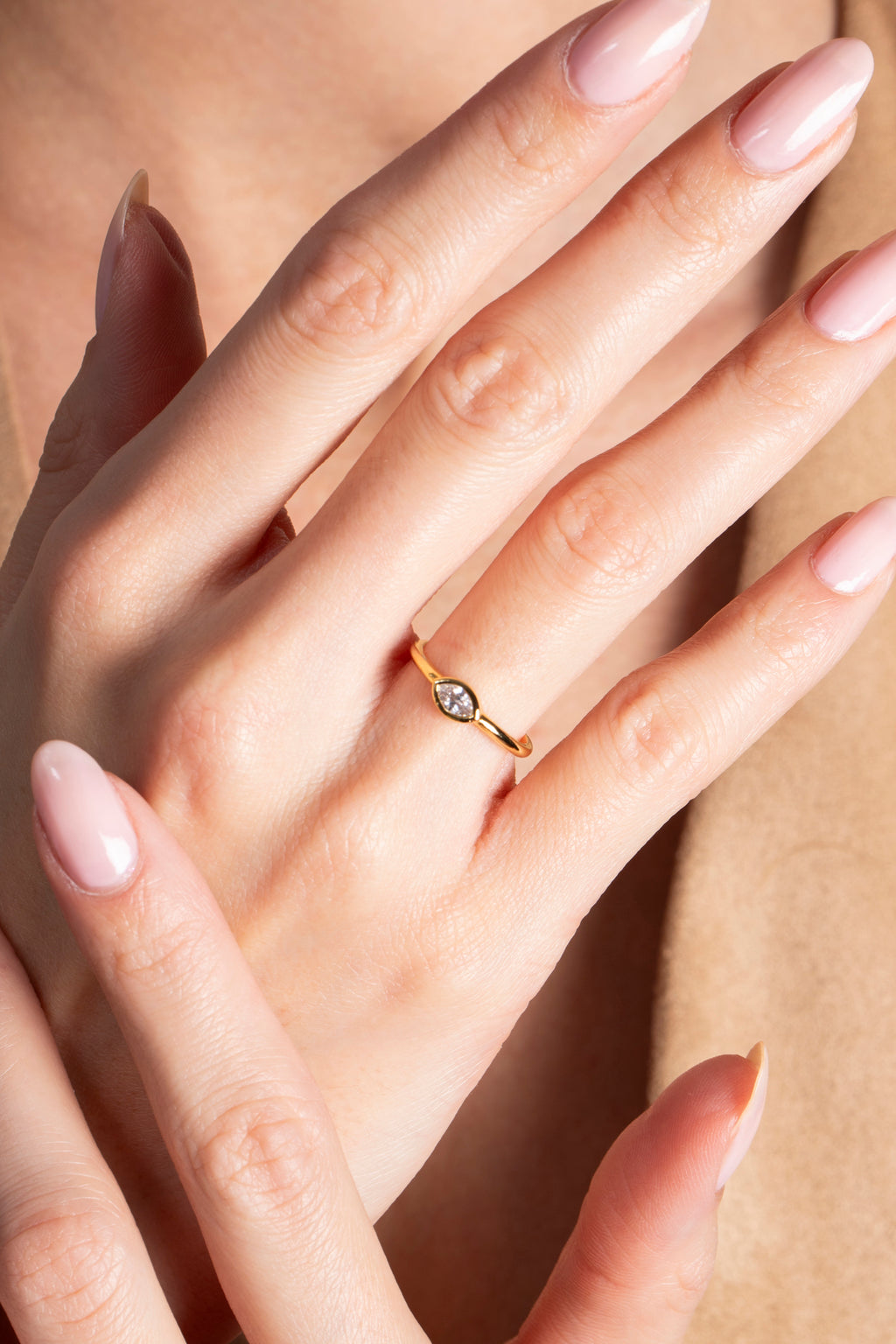 Minimal Ayarlanabilir Oval Zirkon Taşlı Gold Yüzük
