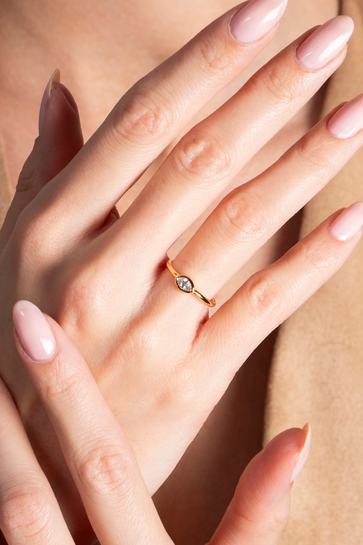 Minimal Ayarlanabilir Oval Zirkon Taşlı Gold Yüzük