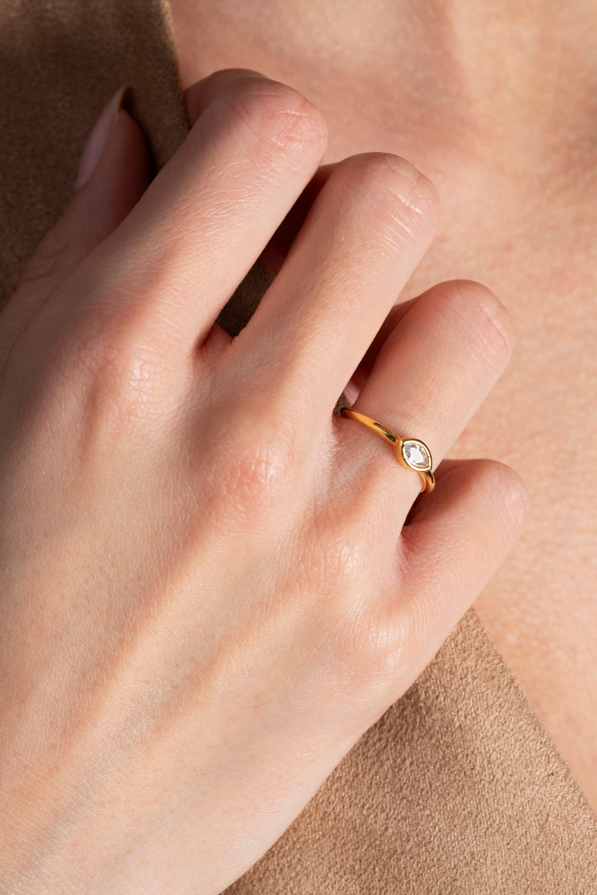 Minimal Ayarlanabilir Oval Zirkon Taşlı Gold Yüzük