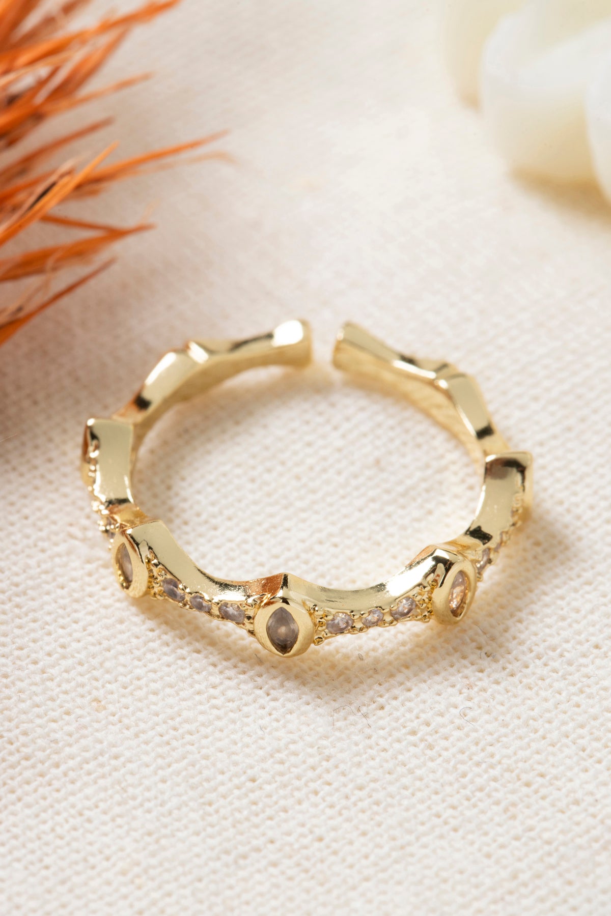 Zirkon Taşlı Oval Ayarlanabilir Minimal Gold Yüzük
